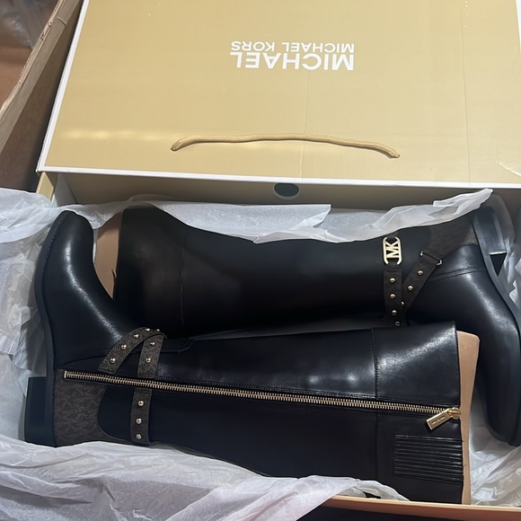 They are a 8 in women (8M) - Picture 8 of 13